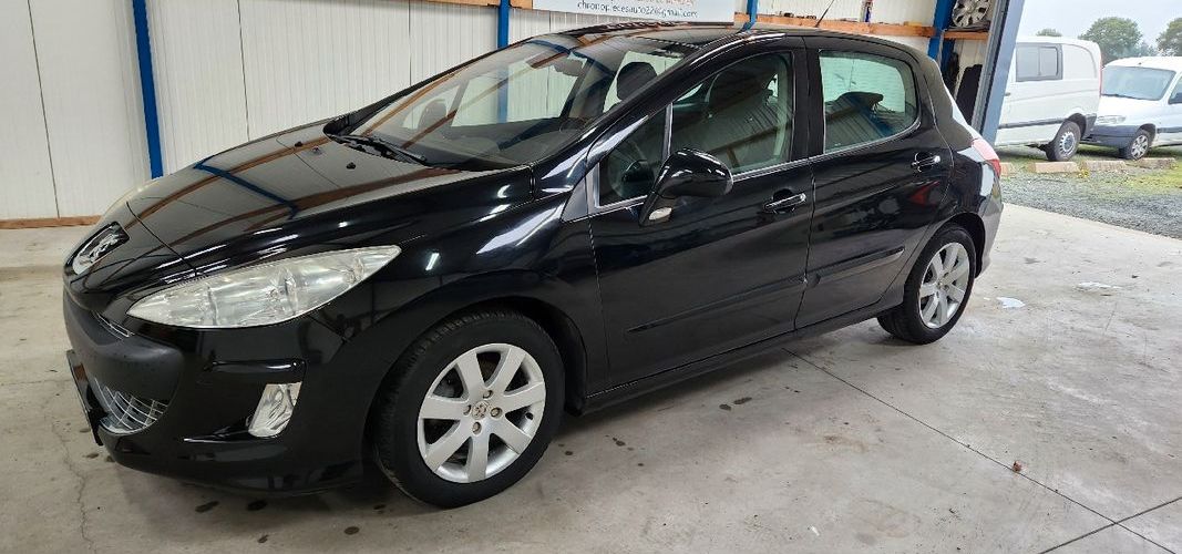 Peugeot 308 1.6l HDI 90CH idéal jeune permis