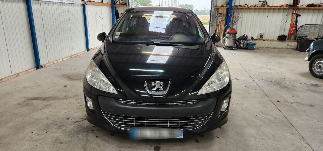 Peugeot 308 1.6l HDI 90CH idéal jeune permis