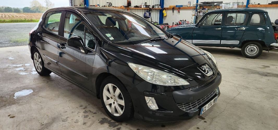 Peugeot 308 1.6l HDI 90CH idéal jeune permis